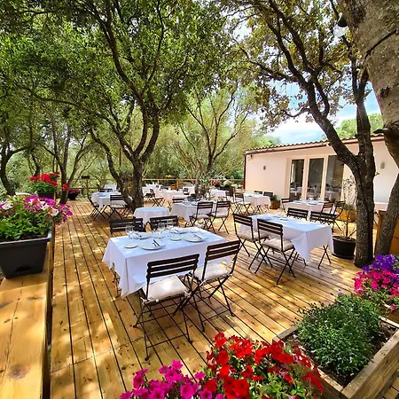 Alloggio per agriturismo Santa Mariana *